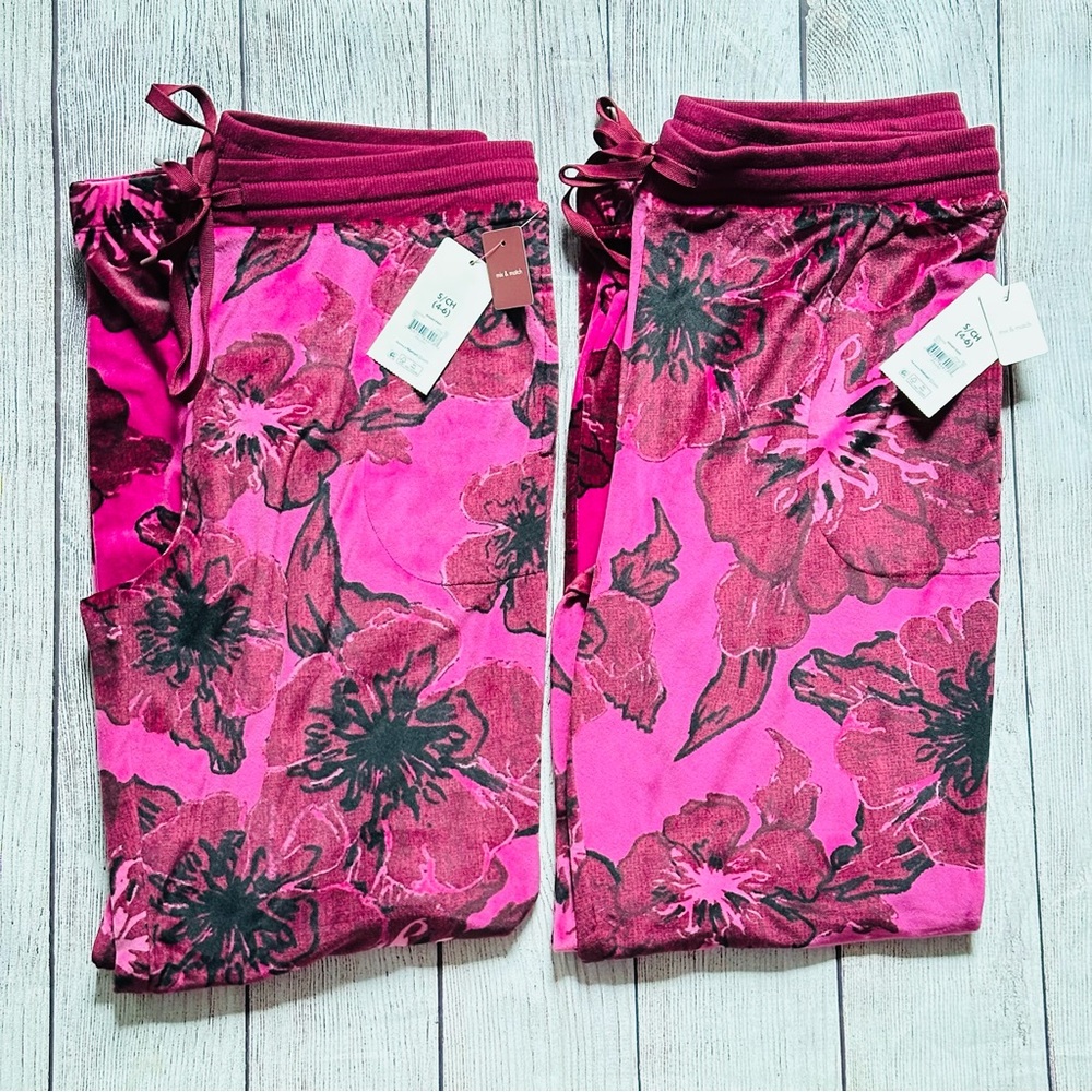 Secret Treasures Women's Floral Burgundy Joggers NEW
